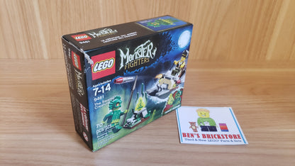 New, Complete LEGO® Monster Fighters Set 9461 The Swamp Creature (70 Pieces) DAMAGED BOX