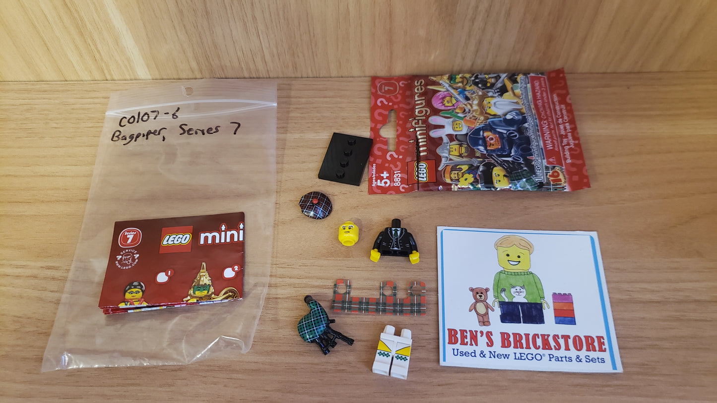New, Complete LEGO® Collectible Minifigures Set col07-6 - Bagpiper, Series 7 (Complete Set with Stand and Accessories)